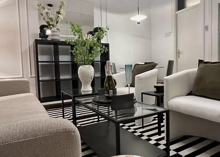 Elegant Black&White Studio