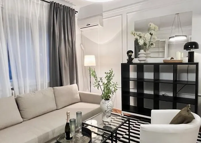 Elegant Black&White Studio