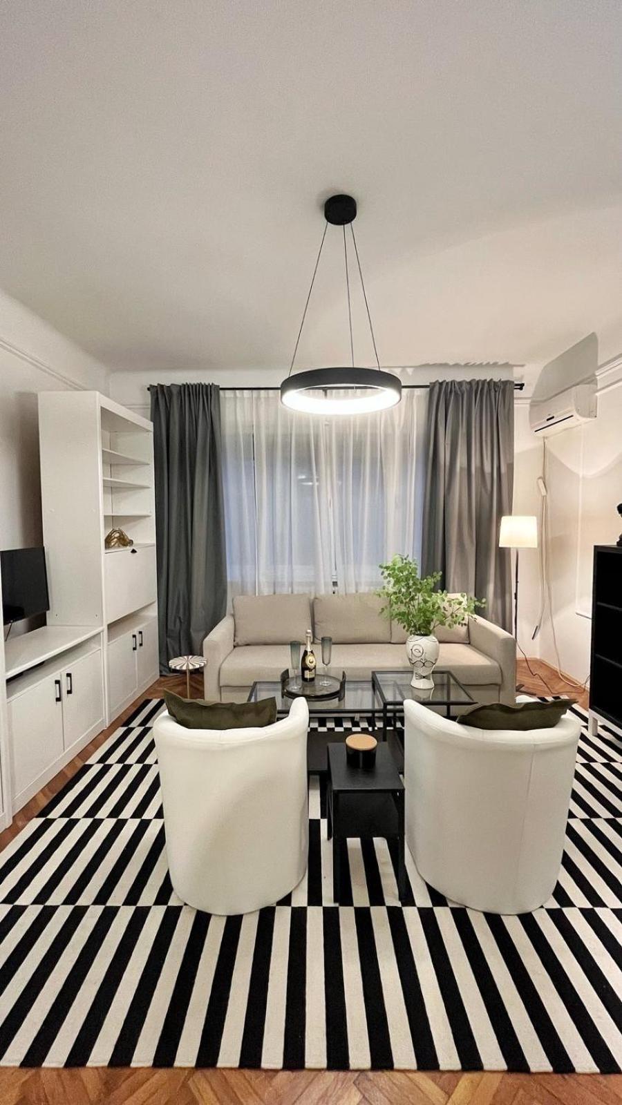 Elegant Black&white Apartment *
